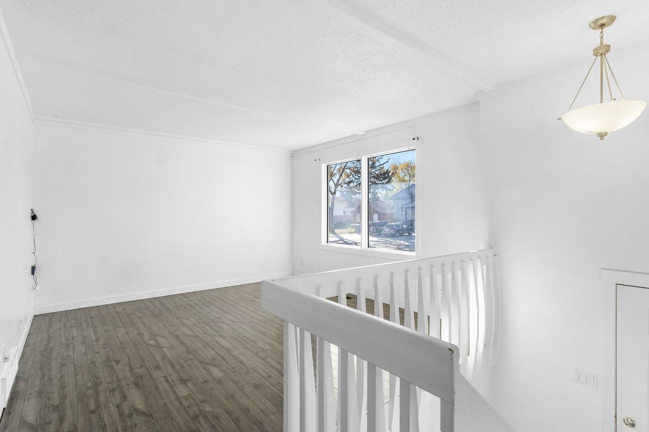 236 Avenue S North - Photo 7 of 36