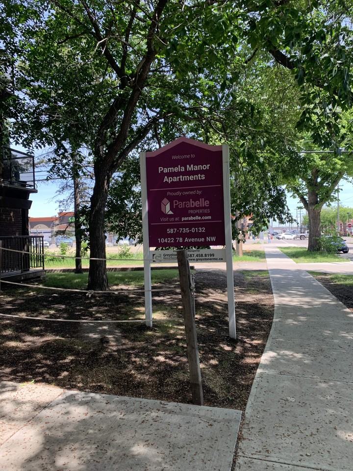 Pamela Manor - Photo 4 of 22