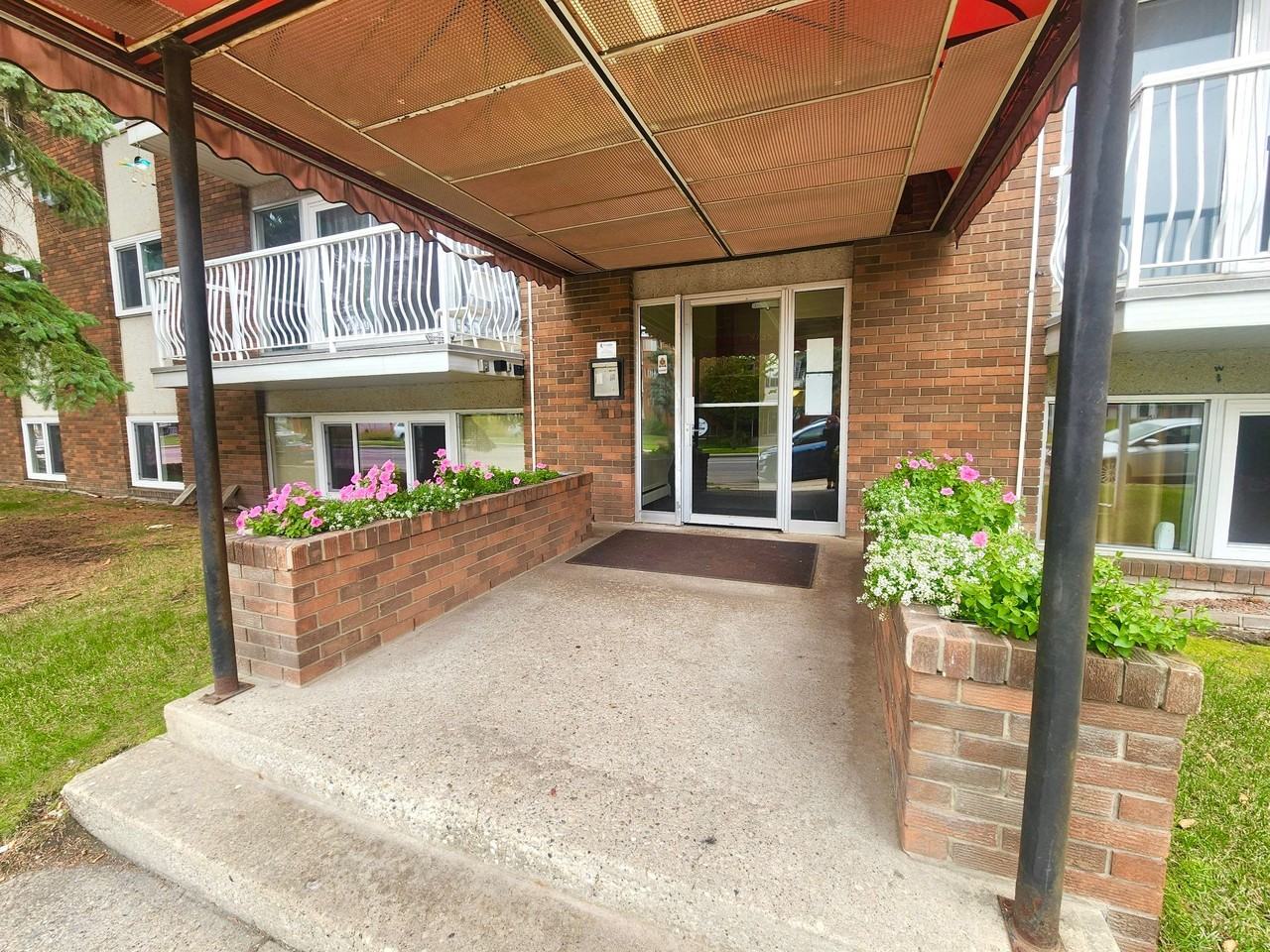 Sherwood Manor - Photo 3 of 16