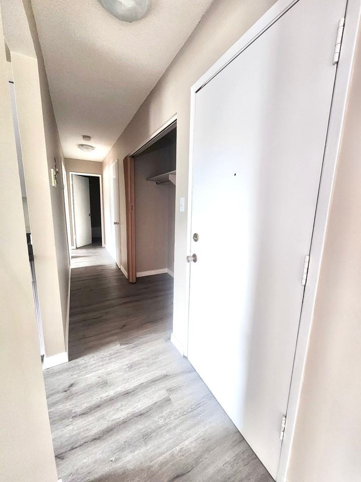 Sherwood Manor - Photo 4 of 16