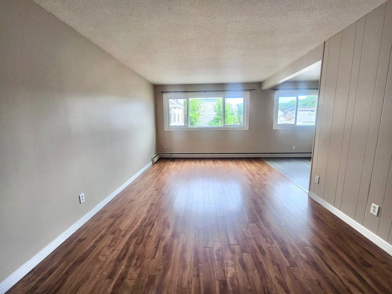 Sherwood Manor - Photo 6 of 16