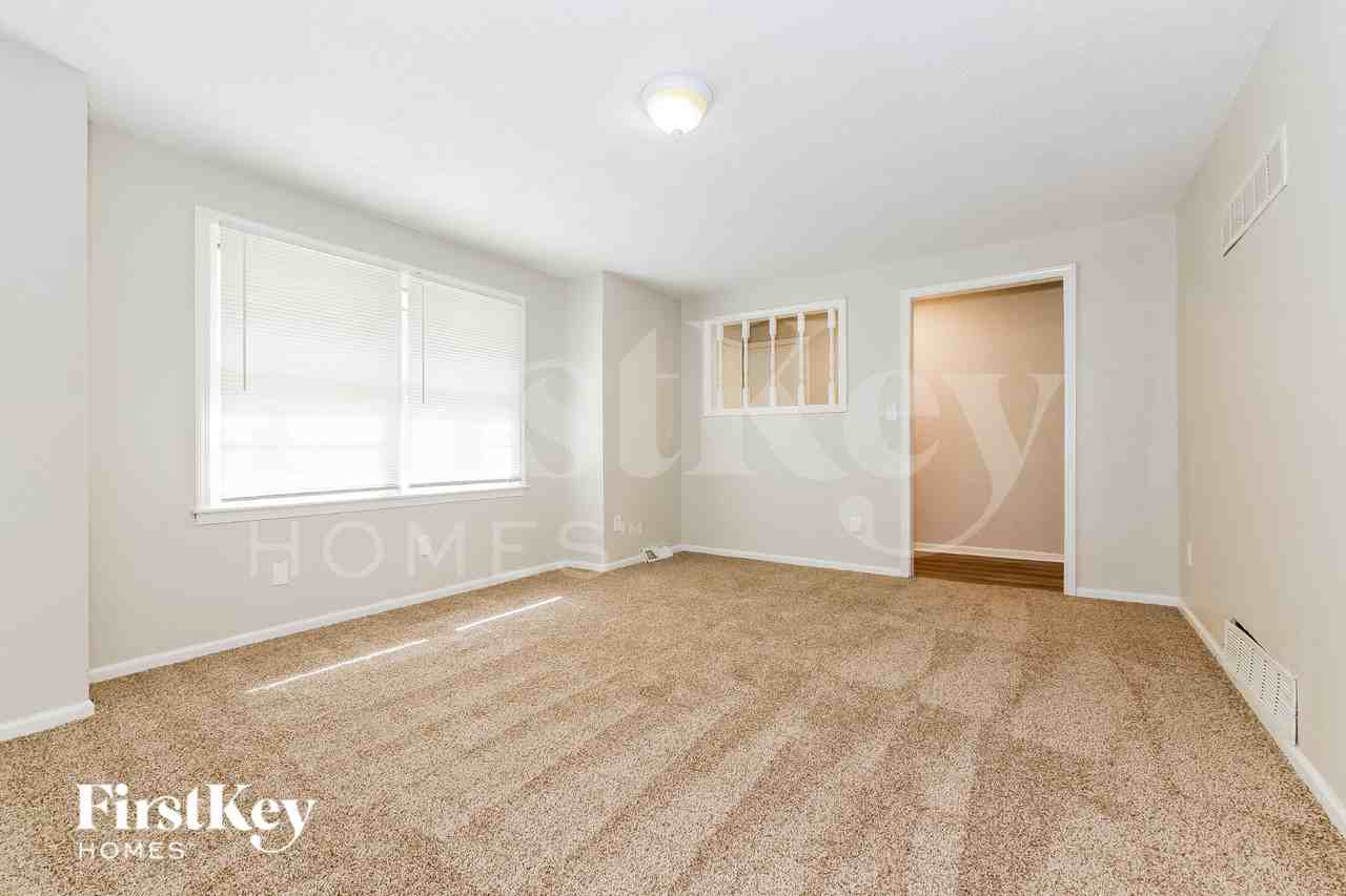 6712 Manchester Ave - Photo 3 of 15