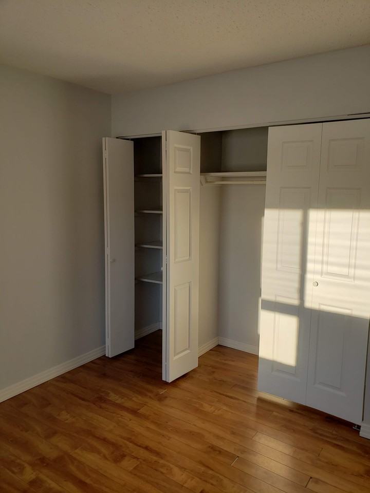 Village Green Apartments - Photo 6 of 9