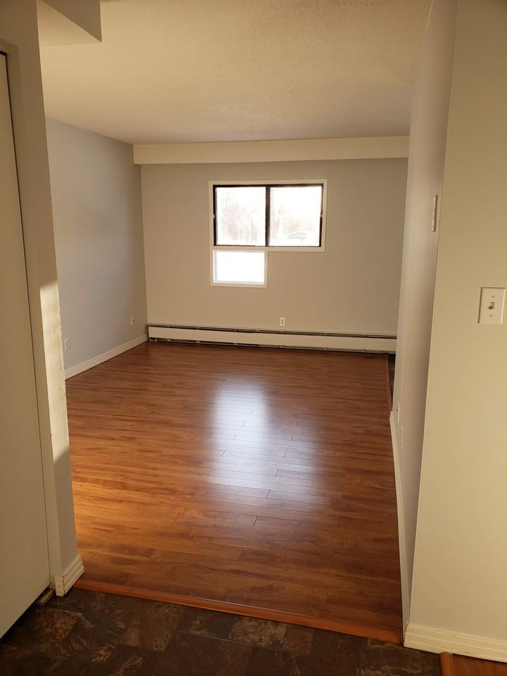 Village Green Apartments - Photo 7 of 9