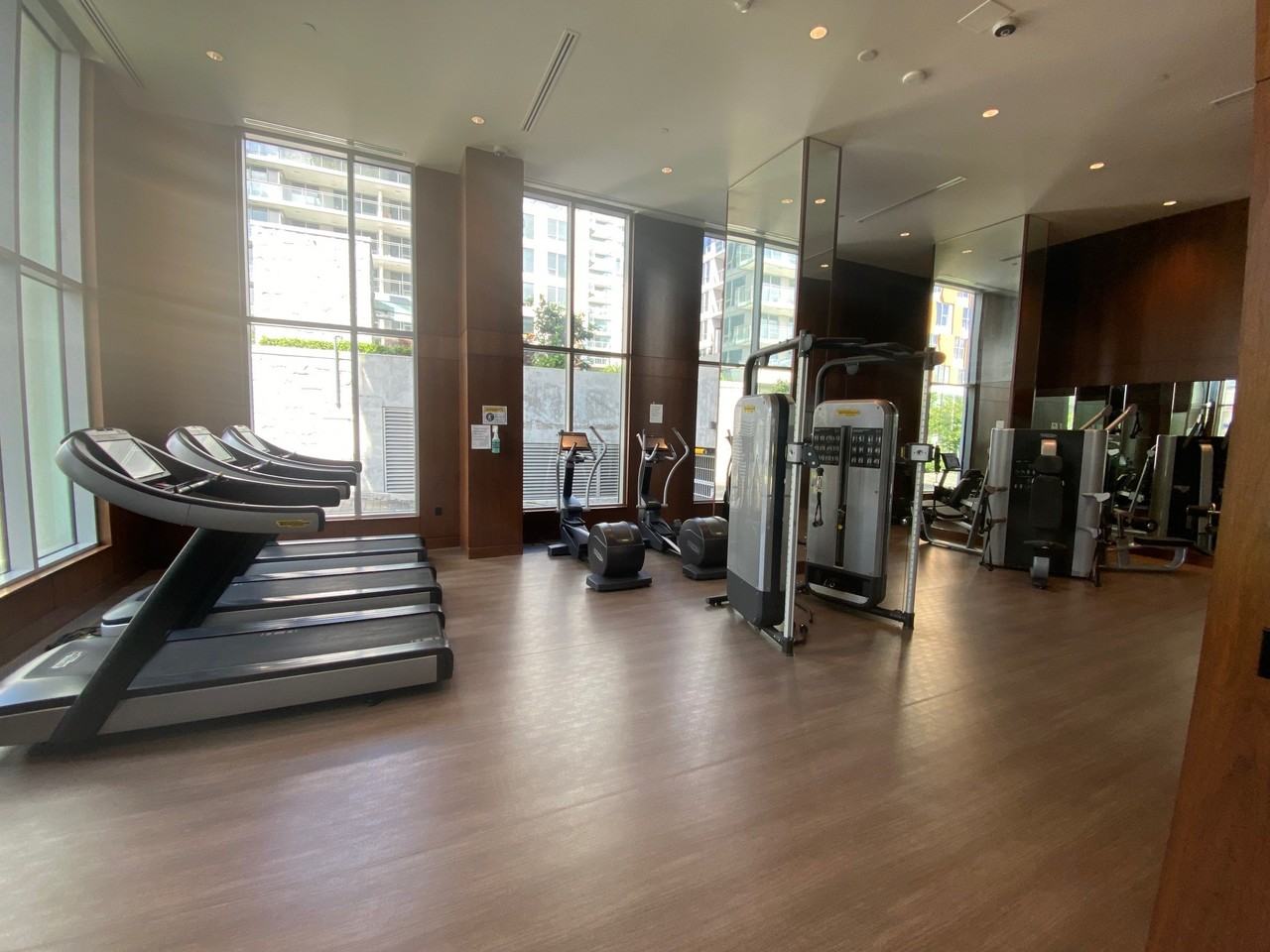 W1 Towers - Photo 7 of 10