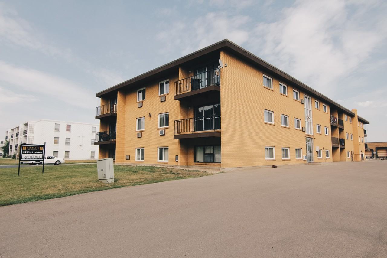 2755 - 31st Ave - Photo 2 of 10