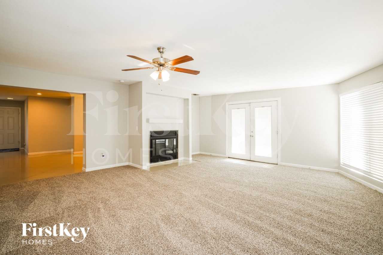 6025 W Evans Dr - Photo 3 of 19