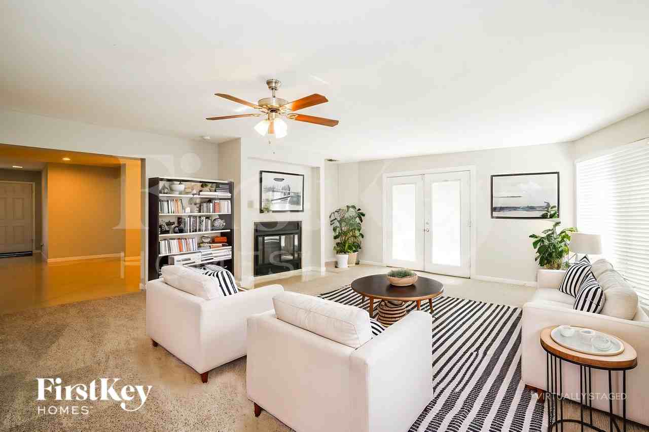 6025 W Evans Dr - Photo 4 of 19