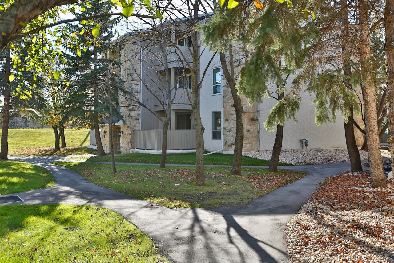 River West Gardens - Photo 2 of 4