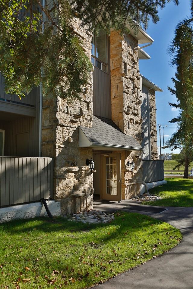 River West Gardens - Photo 4 of 4