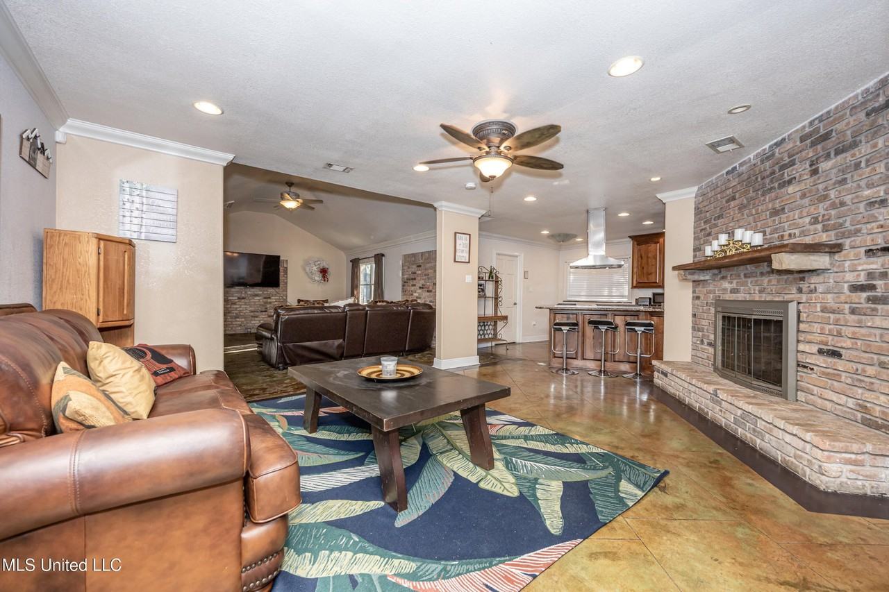 2490 S Shore Dr - Photo 3 of 50