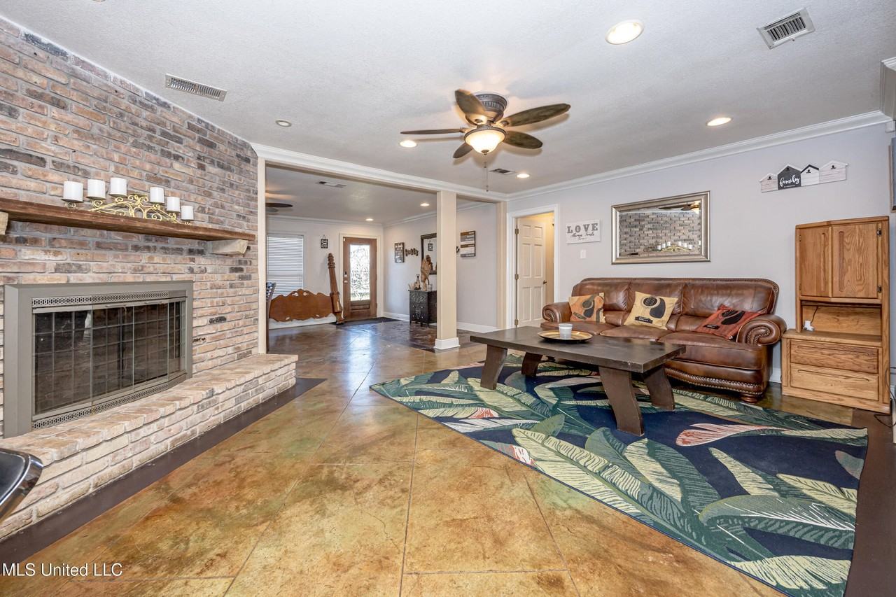 2490 S Shore Dr - Photo 4 of 50