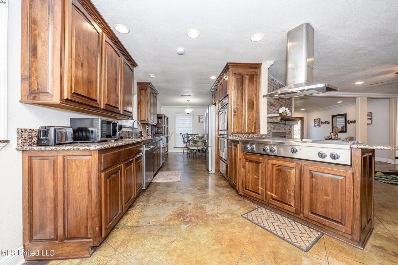 2490 S Shore Dr - Photo 5 of 50