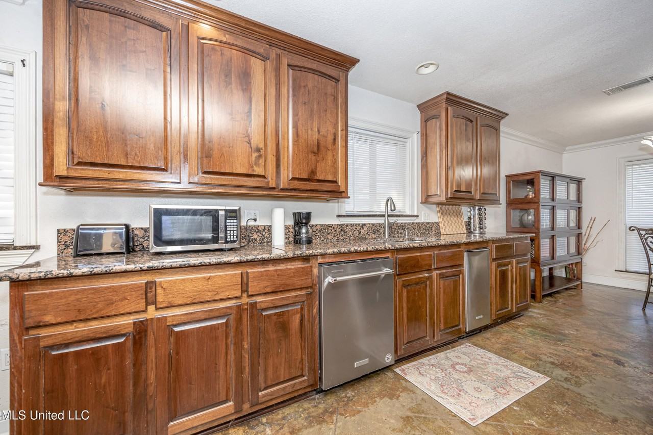 2490 S Shore Dr - Photo 7 of 50