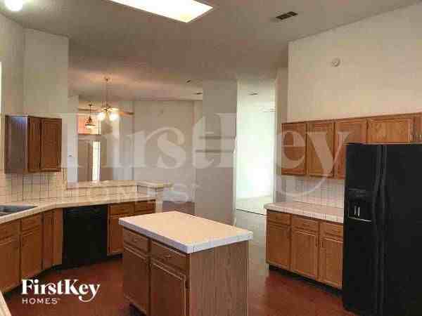 403 Jennifer Ln - Photo 6 of 10