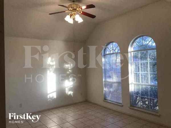 403 Jennifer Ln - Photo 7 of 10