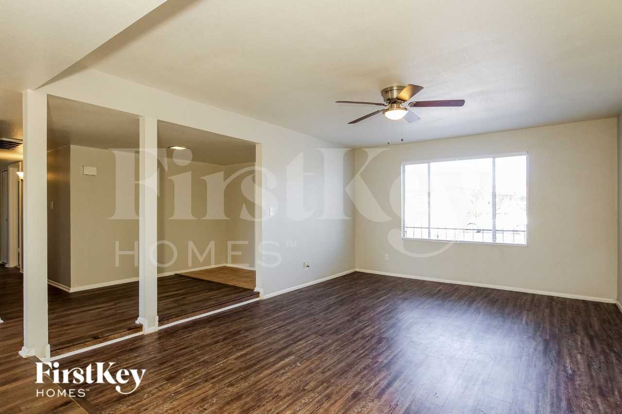 3301 W Mountain View Rd - Photo 3 of 18