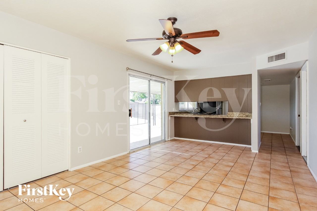 3301 W Mountain View Rd - Photo 5 of 18