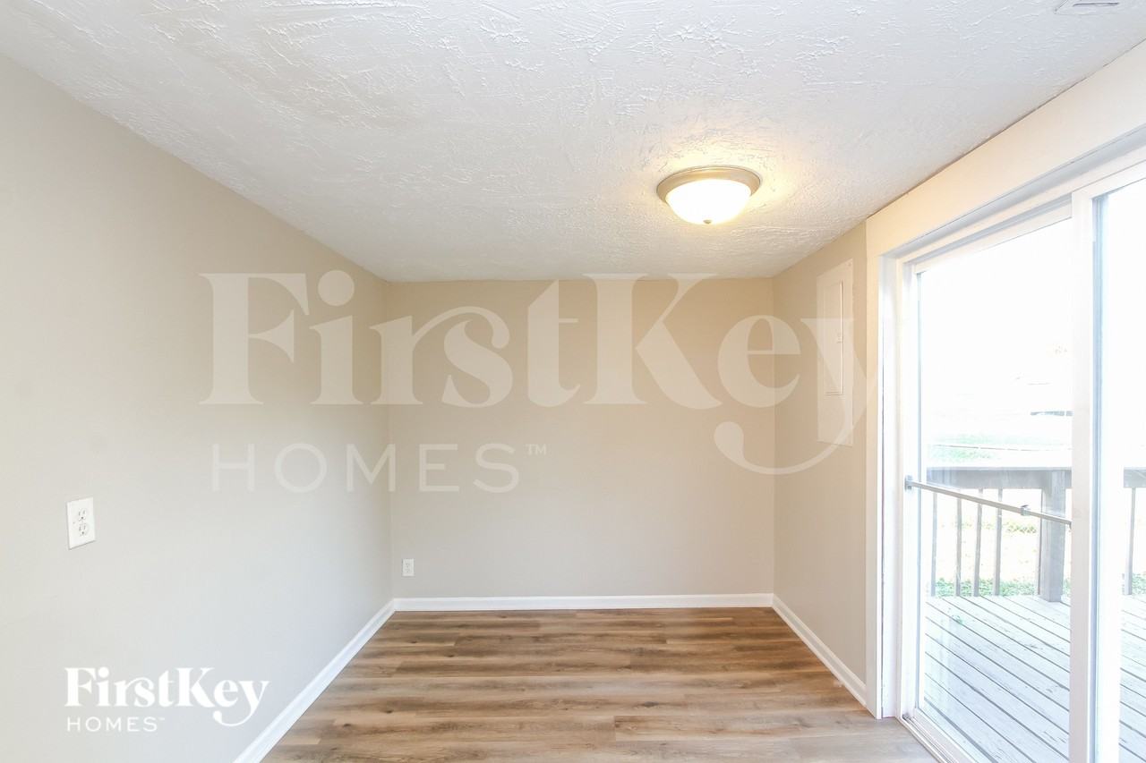 3135 Foltz St - Photo 5 of 18