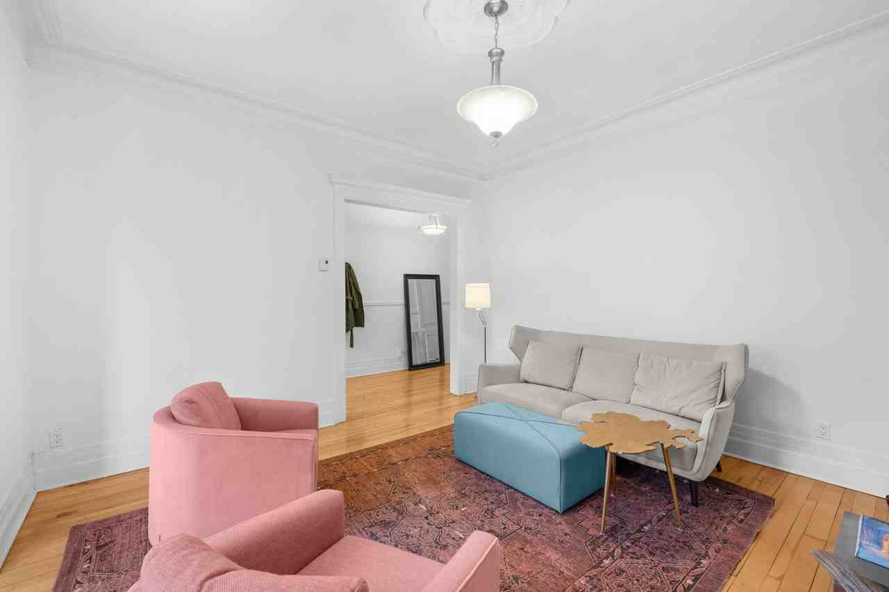 432 Av. Grosvenor - Photo 2 of 18