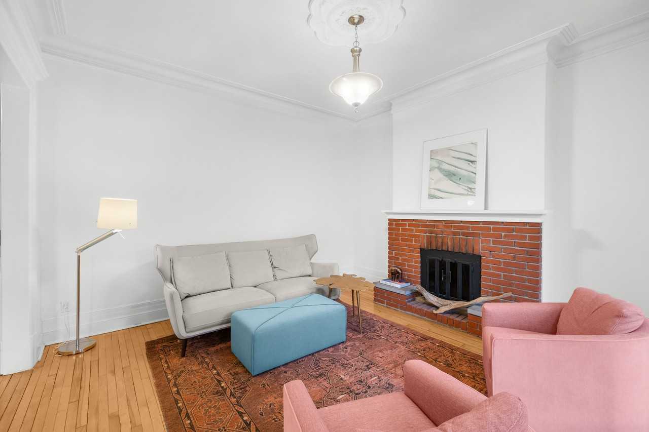 432 Av. Grosvenor - Photo 3 of 18