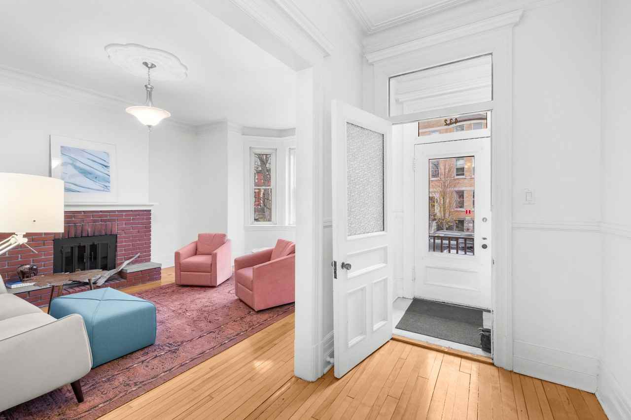 432 Av. Grosvenor - Photo 4 of 18