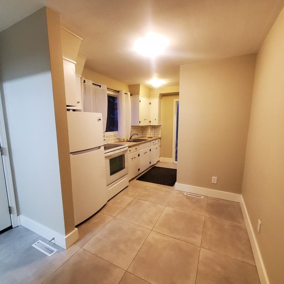 12804 91 St NW Edmonton, AB - Photo 2 of 27