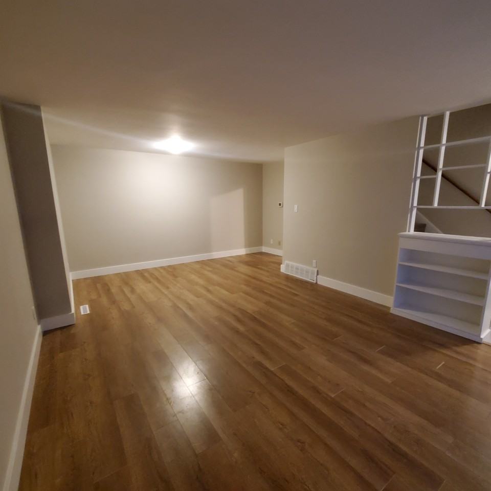 12804 91 St NW Edmonton, AB - Photo 5 of 27