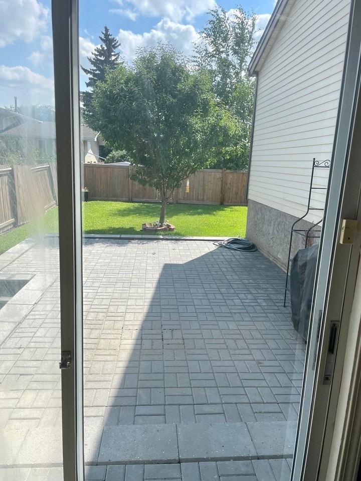 10423 40 Avenue NW - Photo 2 of 16