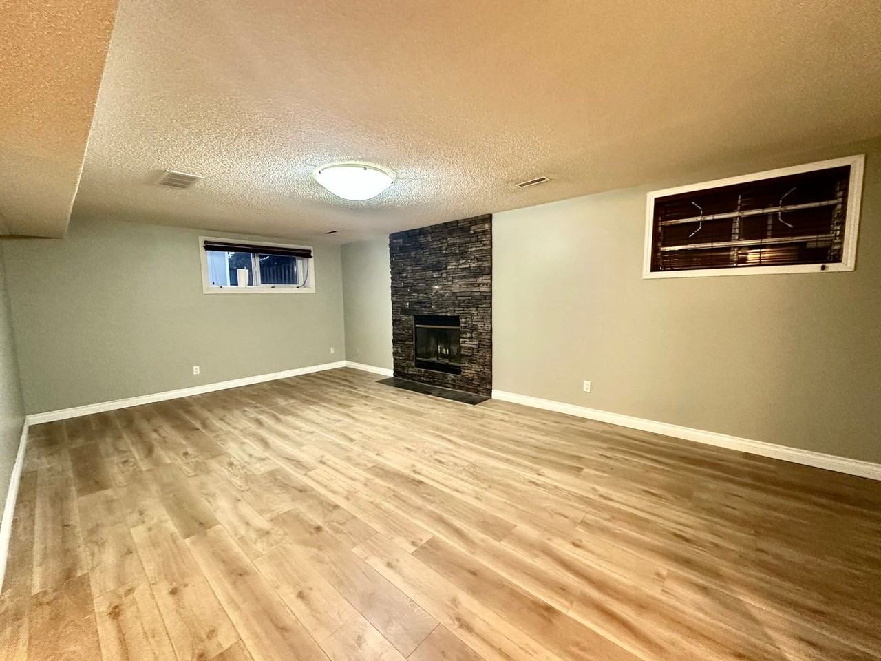 10423 40 Avenue NW - Photo 5 of 16