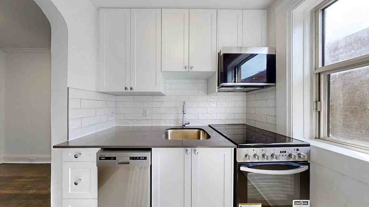 1602 Bathurst Street - Photo 3 of 17