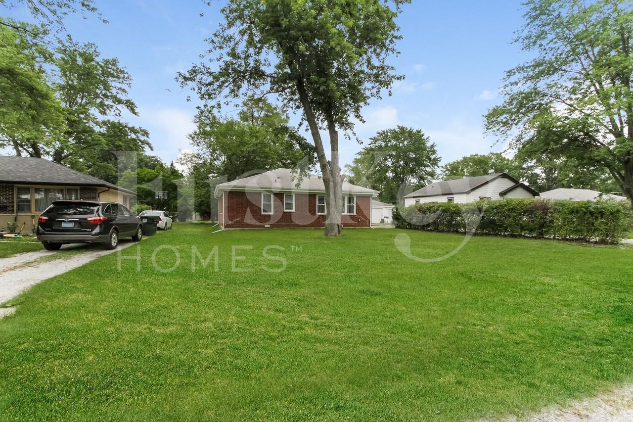 21939 Millard Ave - Photo 2 of 15