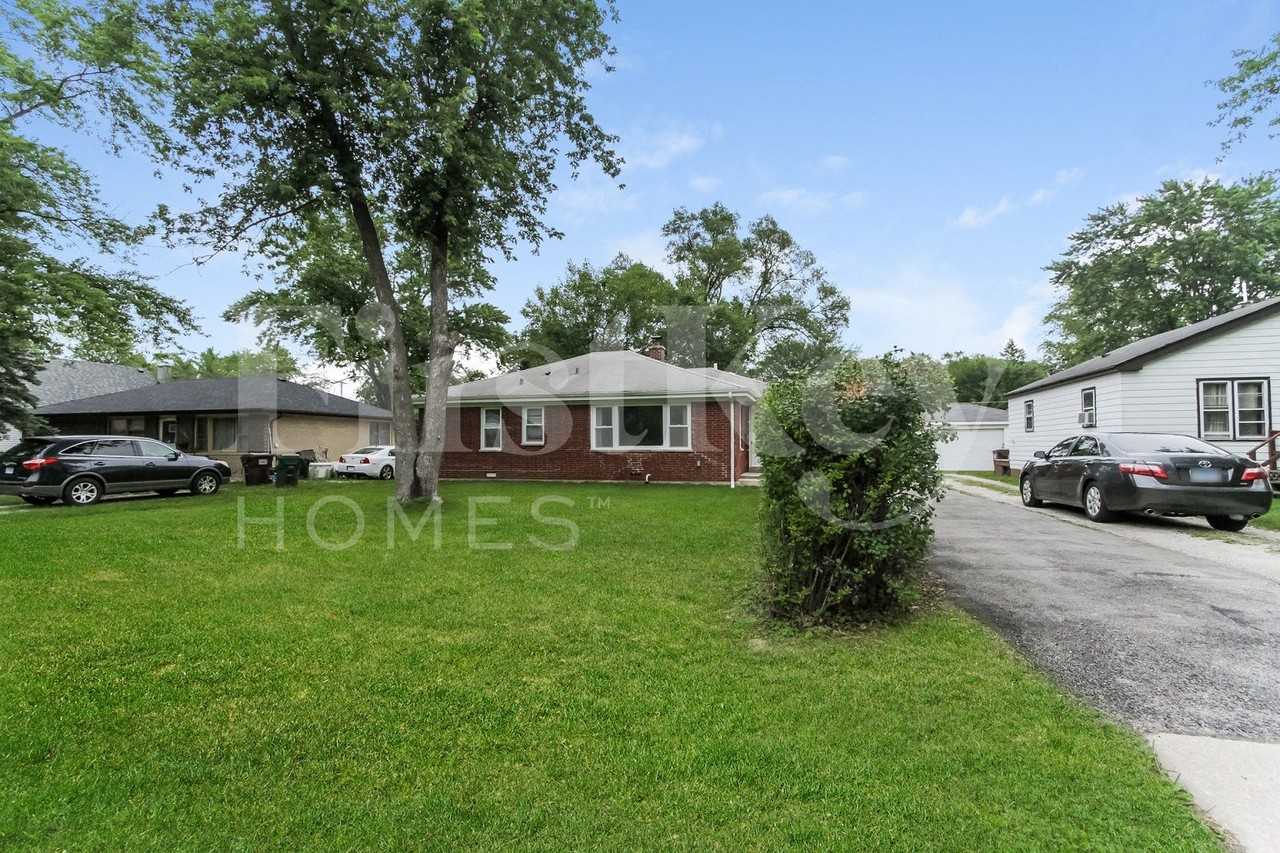 21939 Millard Ave - Photo 3 of 15