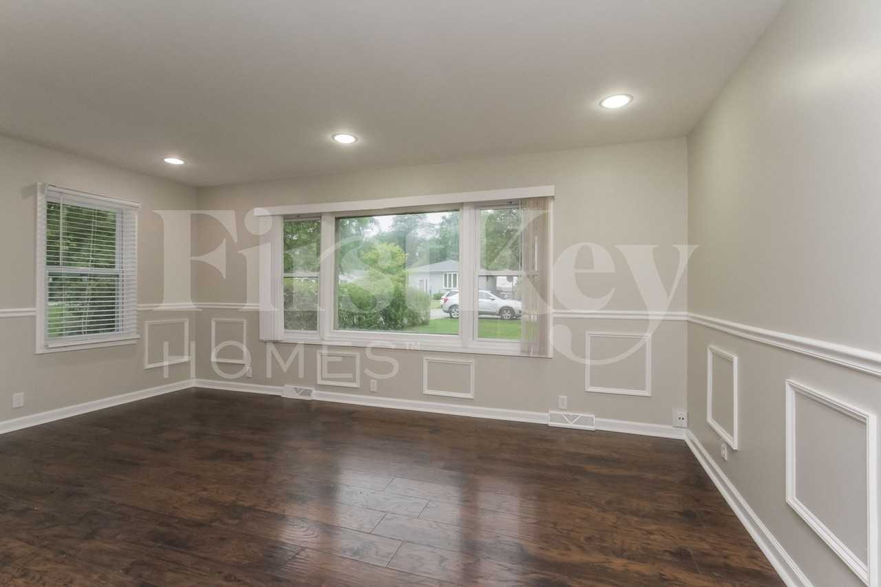 21939 Millard Ave - Photo 4 of 15