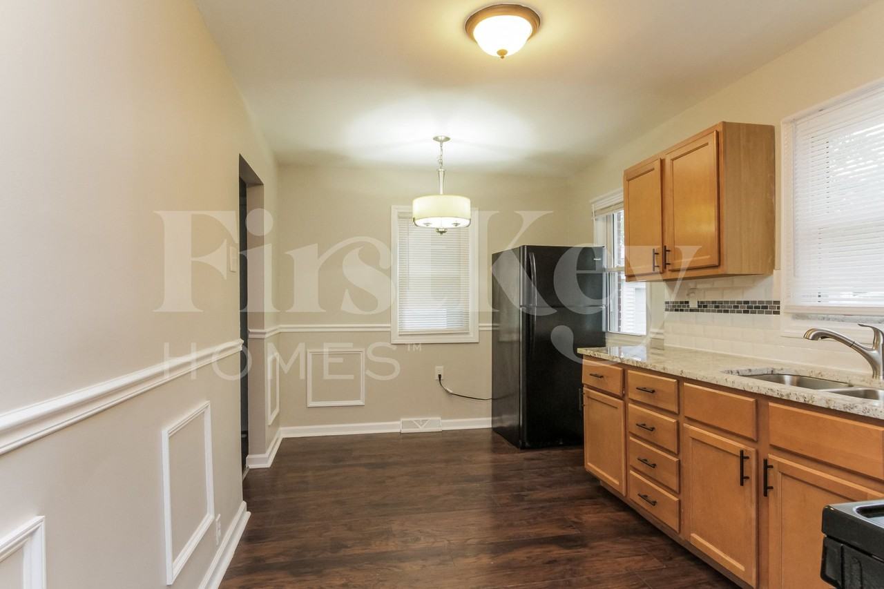 21939 Millard Ave - Photo 5 of 15