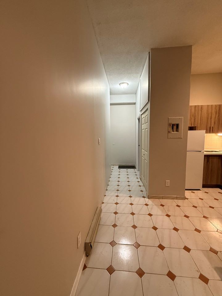 1-123 Wyndham St N - Photo 2 of 7