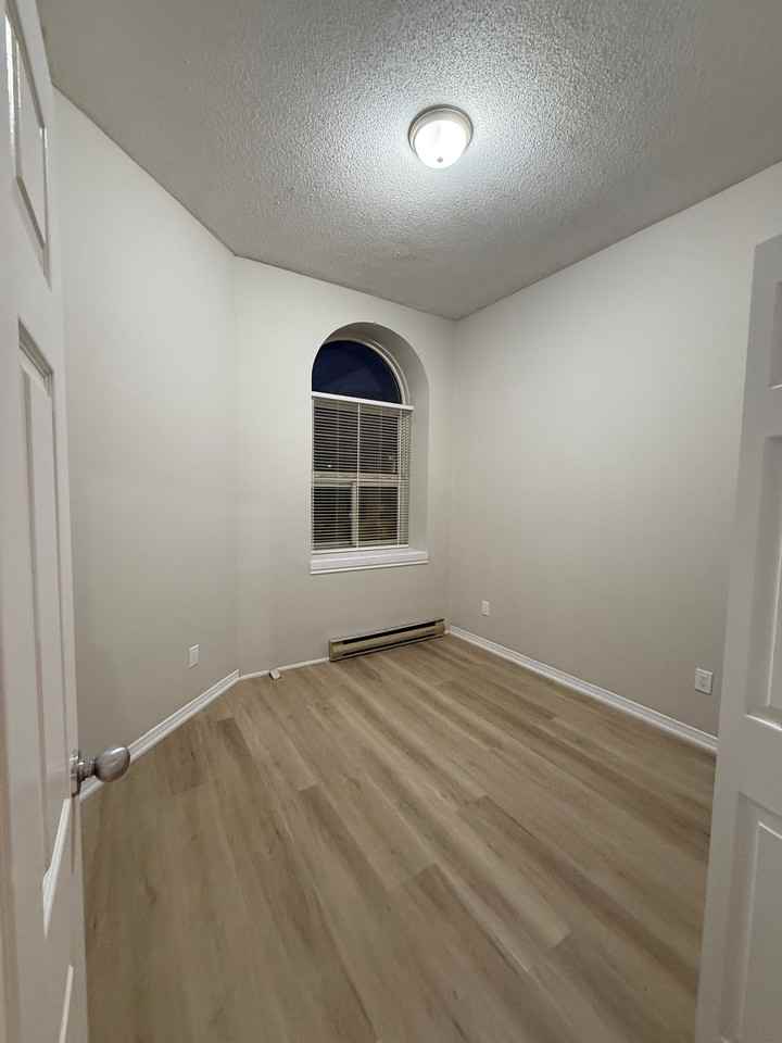 1-123 Wyndham St N - Photo 6 of 7