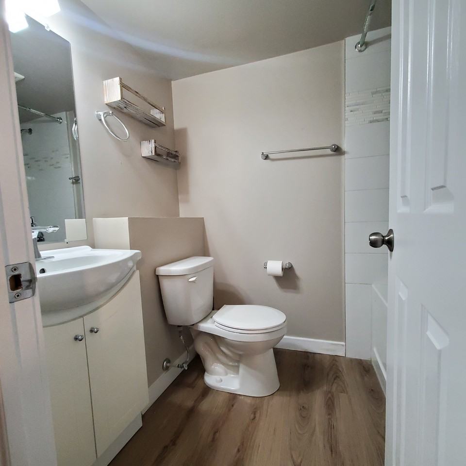 7408 149A Ave Basement Suite - Photo 7 of 19