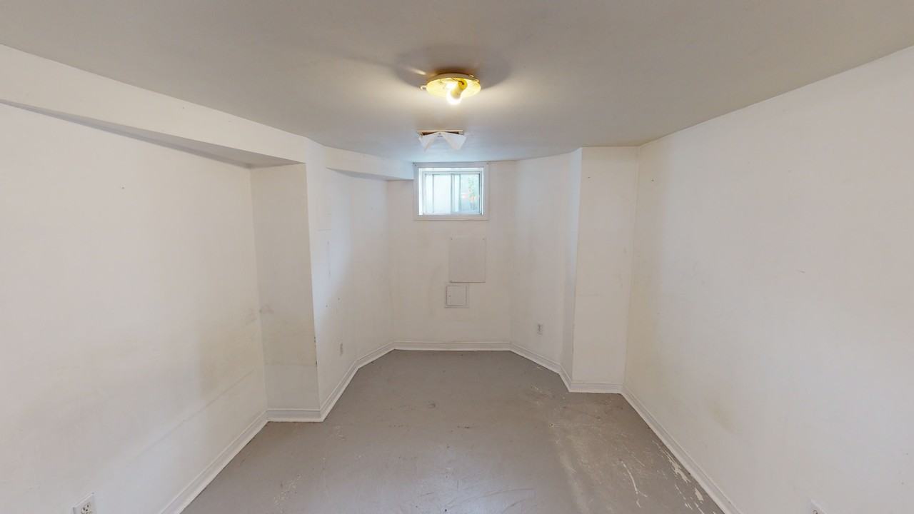 BATHURST ST & QUEEN ST W - Photo 2 of 14