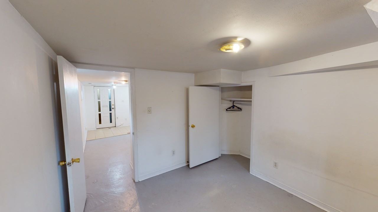 BATHURST ST & QUEEN ST W - Photo 3 of 14