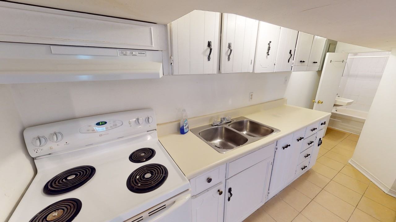 BATHURST ST & QUEEN ST W - Photo 7 of 14