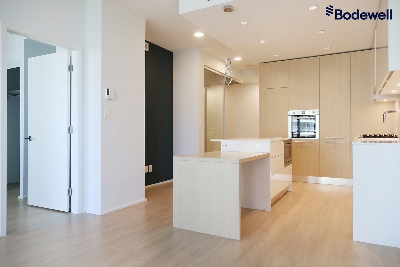 The Amazing Brentwood Tower 2 - Photo 2 of 23