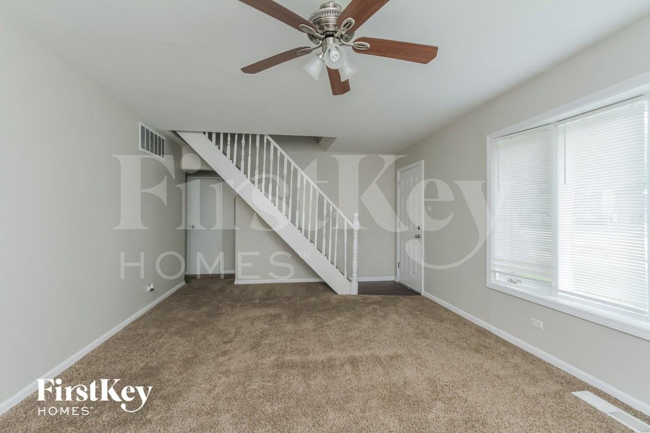 164 Blackhawk Dr - Photo 4 of 15