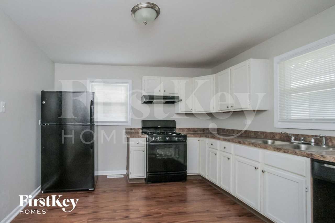 164 Blackhawk Dr - Photo 5 of 15