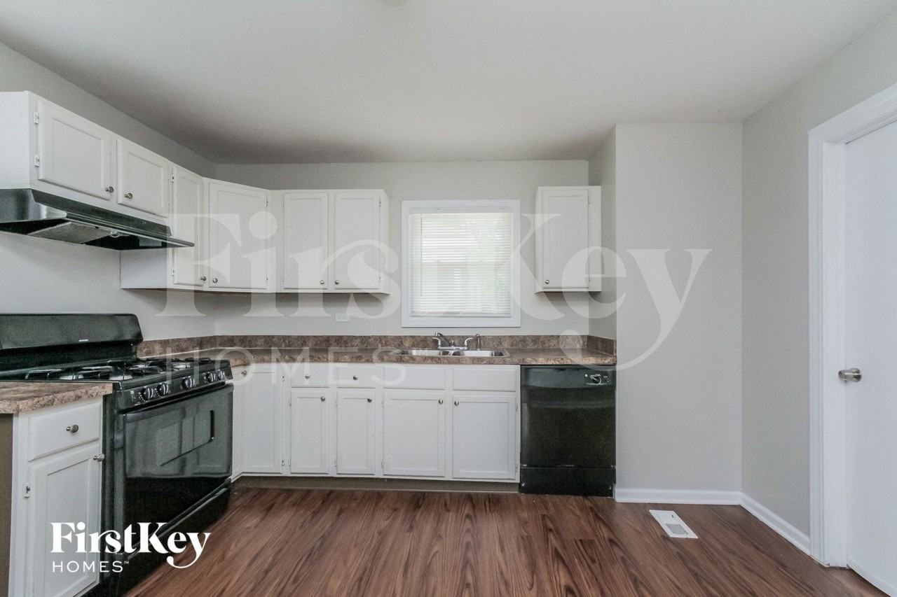 164 Blackhawk Dr - Photo 6 of 15