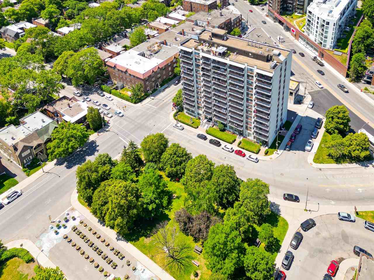 5455 Rue de Terrebonne - Photo 2 of 19