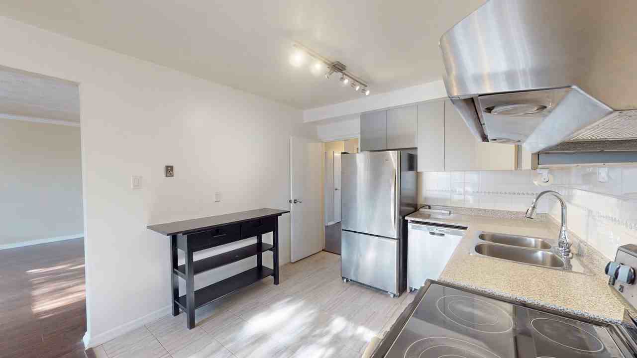 THE QUEENSWAY & PARK LAWN RD - Photo 6 of 50