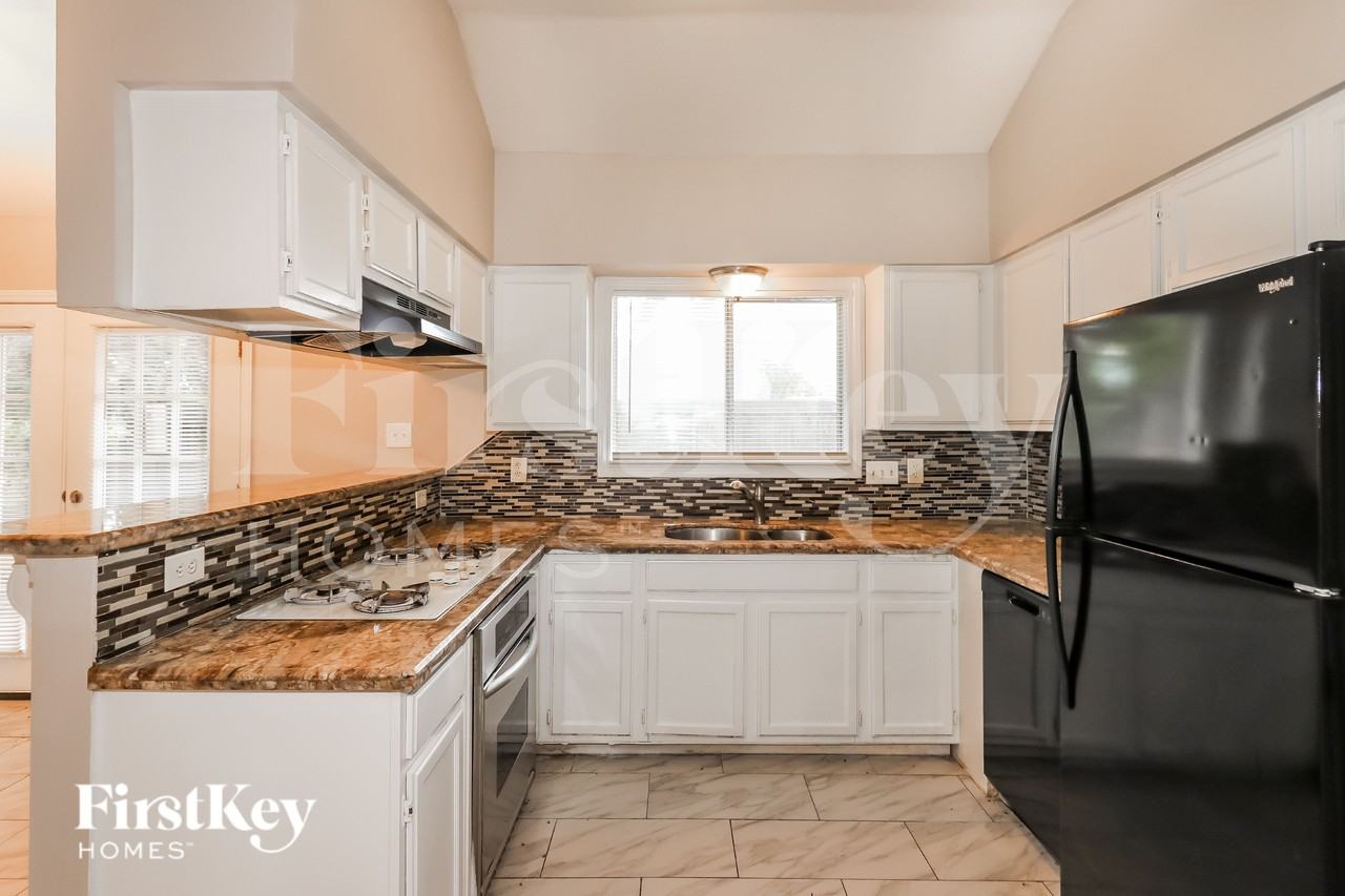 15422 Pebble Lake Dr - Photo 6 of 16