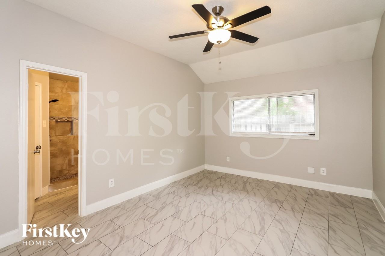 15422 Pebble Lake Dr - Photo 7 of 16