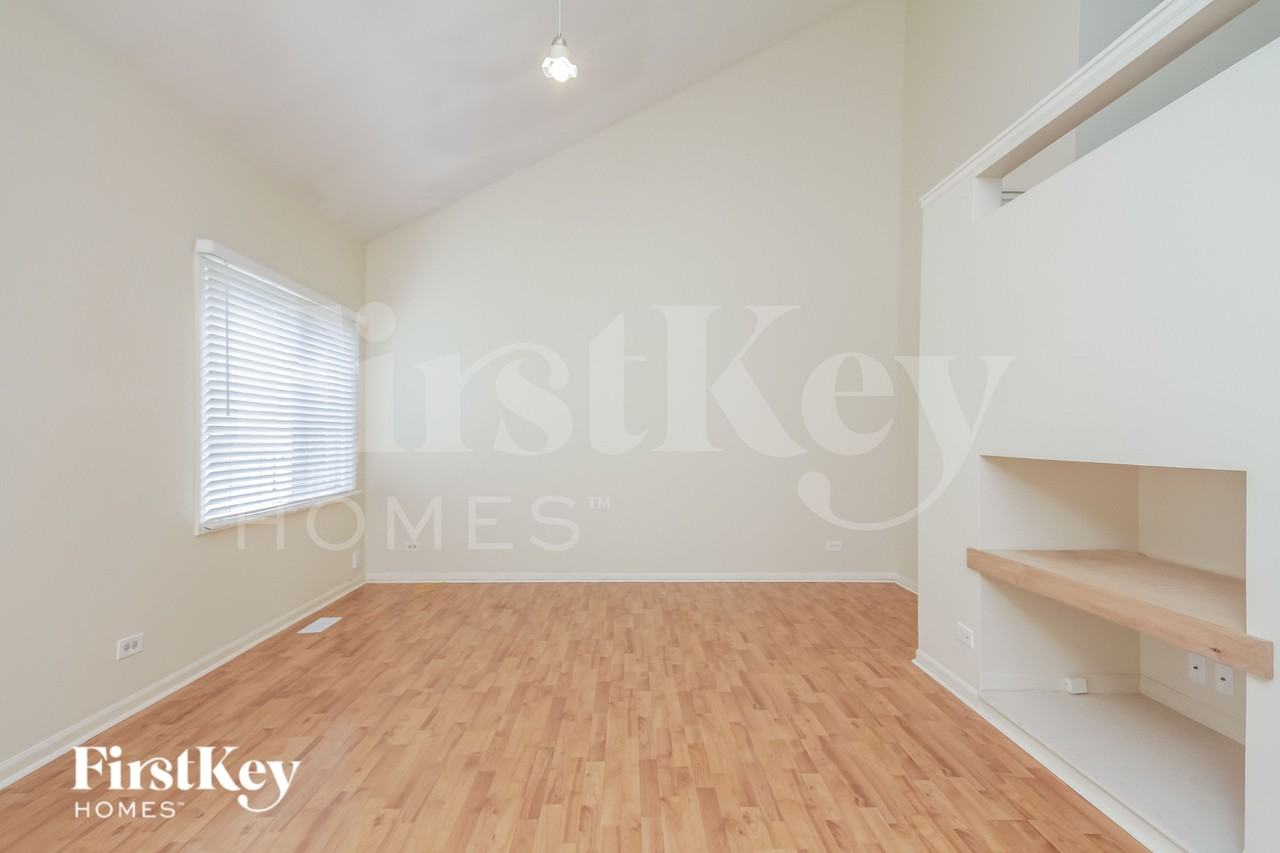 1421 Timber Ln - Photo 3 of 16